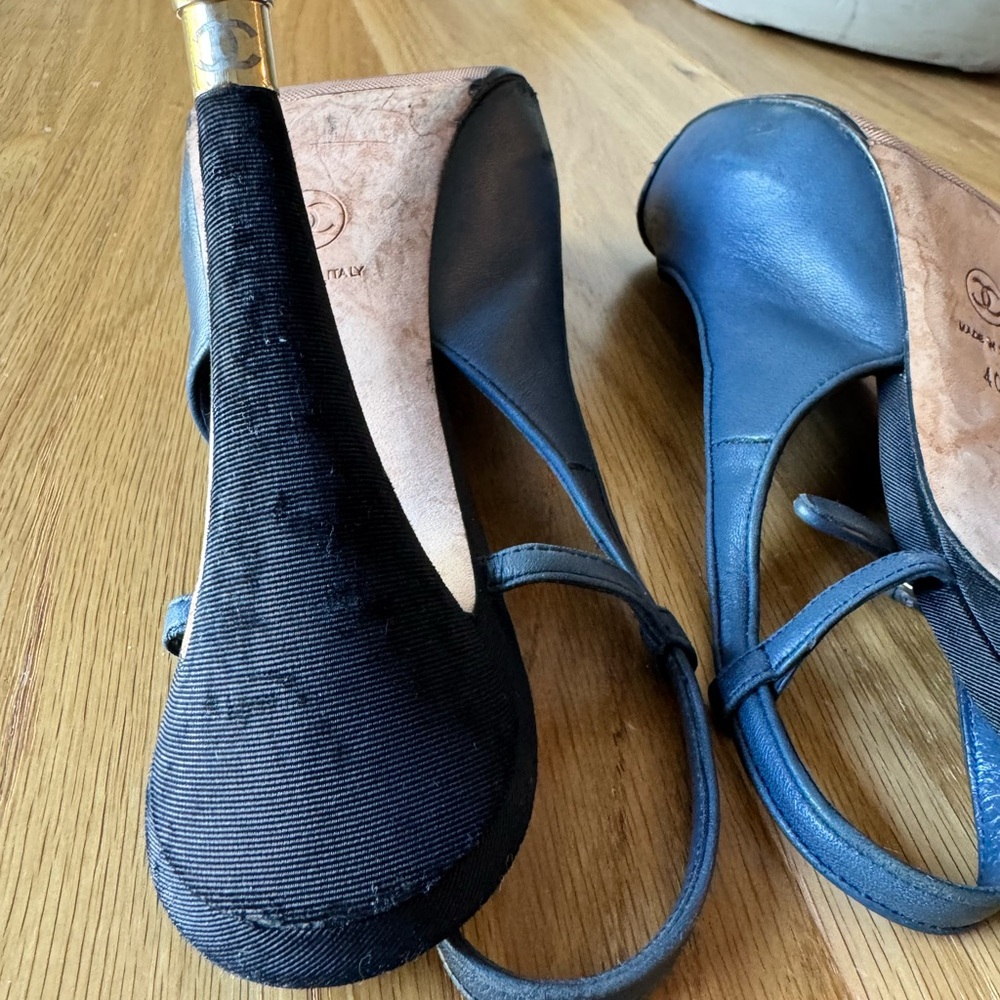 CHANEL Women's Black and Navy with gold tipped Heels - size 39/40 gently worn - Picture 7 of 11